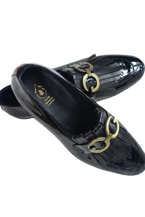 JB Designs Leather Shoes with Tussles and Golden Accessories