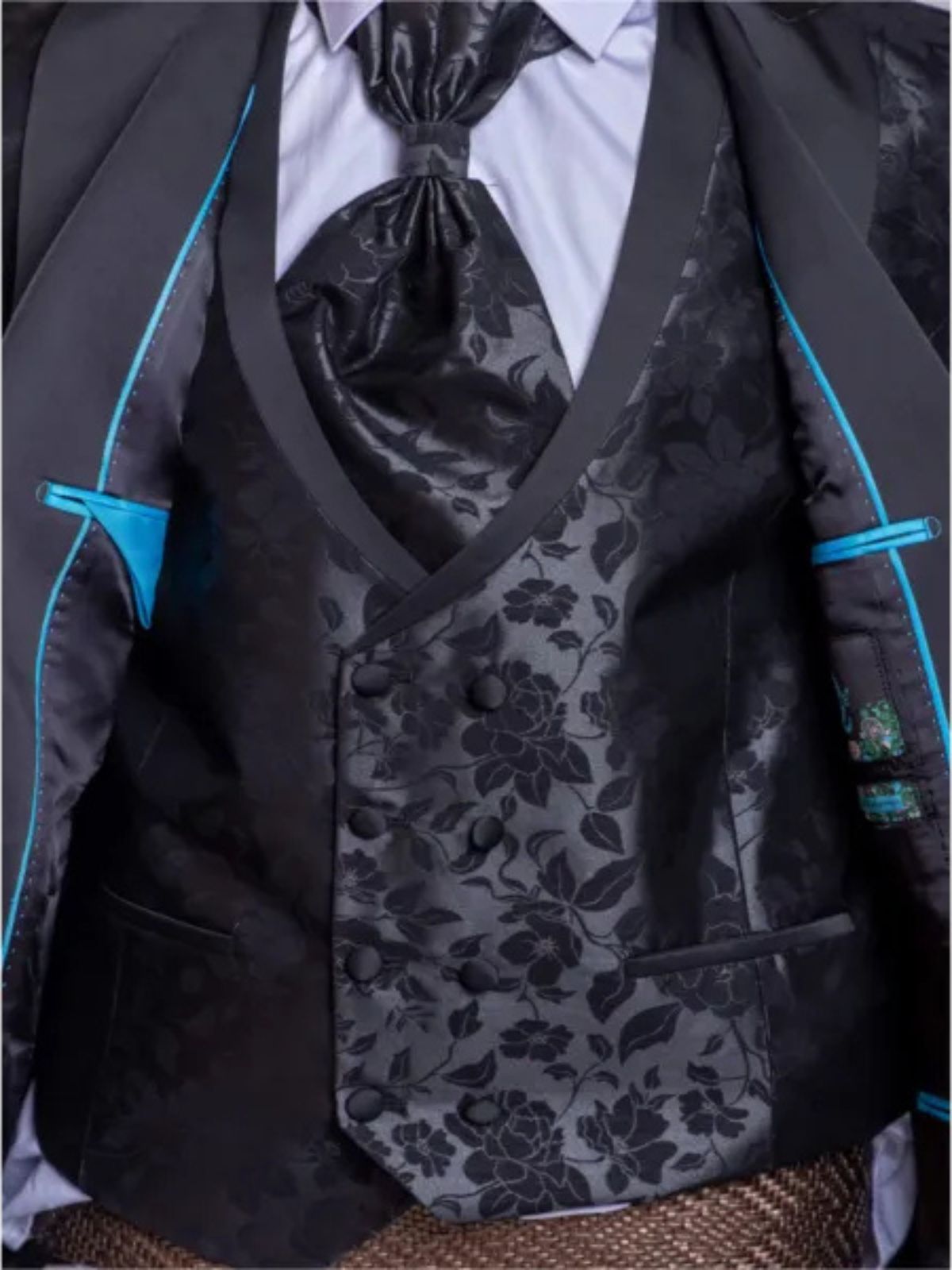 Quesste Men’s 4pc Flowery Slim Fit Suit Set - Image 5